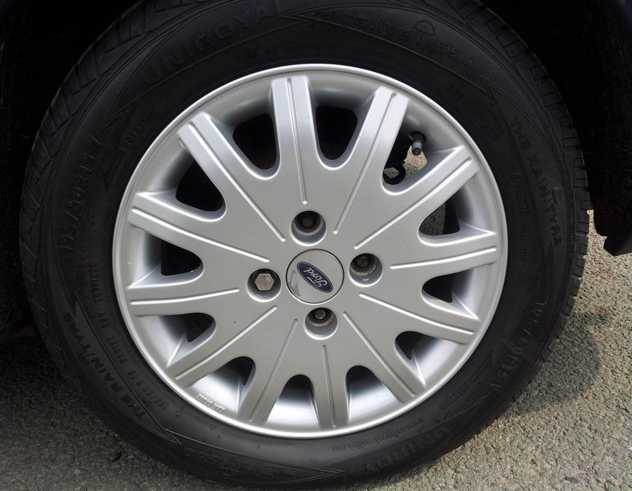 Ford Focus Ghia alloy-wheel-set